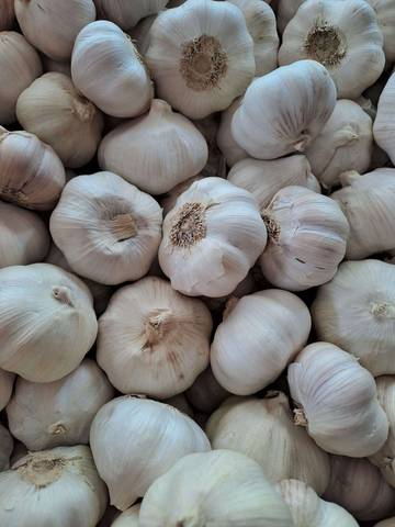 Harga Bawang Putih di Pasar Lirung Naik