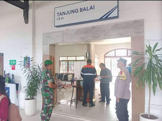 Polres Tanjungbalai Amankan Arus Mudik di Stasiun KA