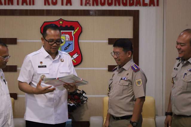 Wakil Walikota Tanjungbalai Terima Sertifikat Aset dari BPN