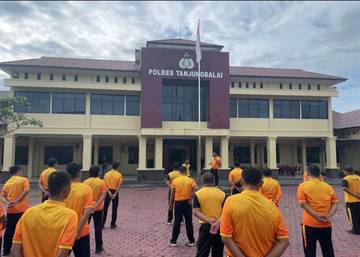 Polisi Tanjungbalai Jaga Kesehatan dengan Senam Aerobik