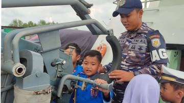 TNI AL Tanjungbalai Asahan Ajarkan Siswa tentang Maritim 