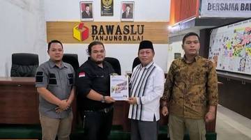 Bawaslu Serahkan Laporan Akhir Pilkada ke Pemkot Tanjungbalai
