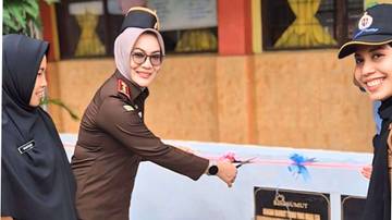Kajari Tanjungbalai Resmikan Wastafel di SDN 132406