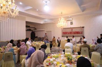 Pemkot Tanjungbalai Buka Puasa dengan para Dokter