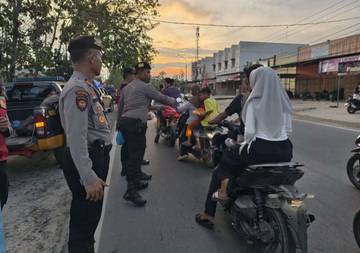 Polres Tanjungbalai Berbagi Takjil kepada Masyarakat
