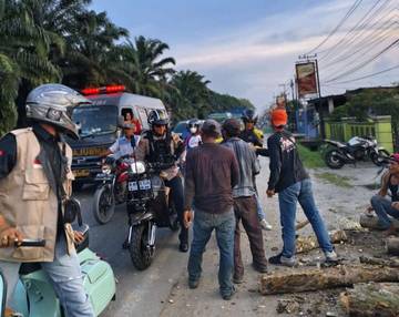 Polres Tanjungbalai dan Komunitas Motor Berbagi Takjil