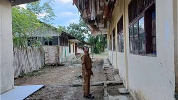 Plt Kadisdik Asahan Kunjungi Sekolah Rusak Berat