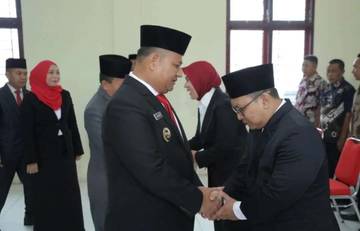 Wakil Bupati Asahan Lantik 2 Pejabat di Disdukcapil