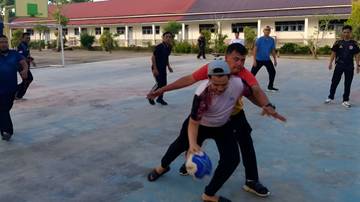 Guru PJOK Tanjungbalai Antusias Ikuti Praktik Bola Tangan