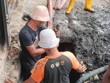Pemerintah Kecamatan Tanjungbalai Selatan Gencar Bersihkan Drainase