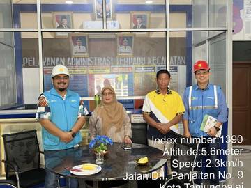 PLN Imbau Warga Jaga Jarak Aman Pasang Bendera