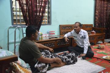 Wali Kota Tanjungbalai Jenguk ASN Korban Kecelakaan