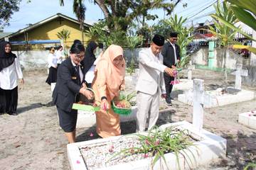 HAB ke-80, Kemenag Tanjungbalai Ziarah ke Makam Pahlawan