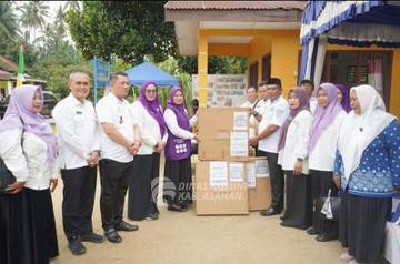 TP Posyandu Asahan Serahkan Bantuan Meja dan Kursi 