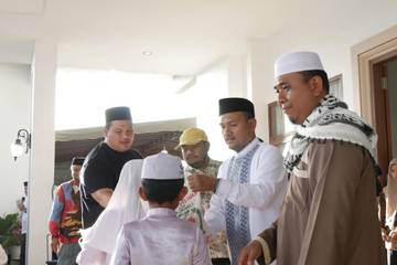 Mahyaruddin Salurkan Paket Sembako untuk Seribu Anak Yatim