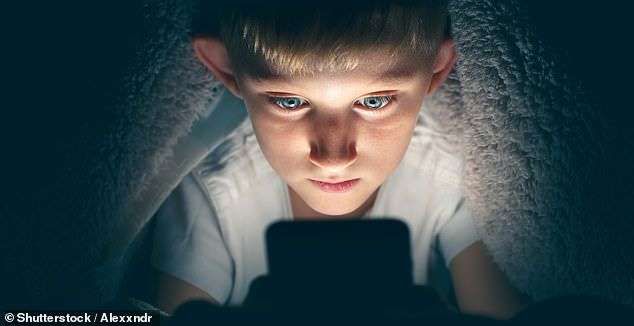Bahaya Screen Time bagi Anak Bawah 2 Tahun