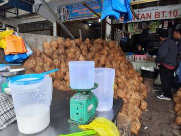 Harga Kelapa Naik, Picu Harga Santan yang Meroket