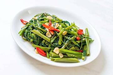 Sayur Kangkung, si Hijau yang Kaya Manfaat