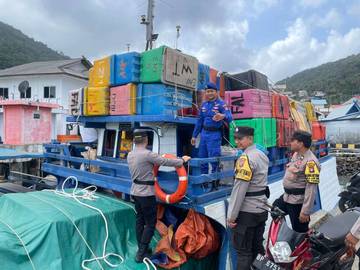 Satpolairud Polres Anambas Pemeriksaan Alat Keselamatan Kapal