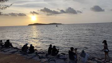 Indahnya Sunset di Tepi Laut Kota Tanjungpinang