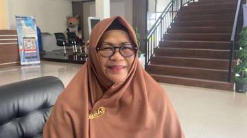 BPBD Ingatkan Pengunjung Pantai Trikora Waspada Cuaca Ekstrem