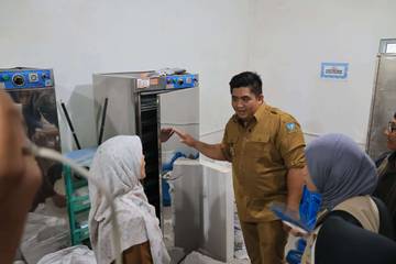 Roby dan BYL Kunjungi Sentra Kerupuk Sei Lekop
