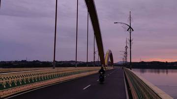 Nikmatnya Olahraga Pagi di Jembatan Dompak