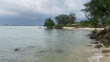 Pantai Setumu Potensi pariwisata yang Terhalang Akses Jalan