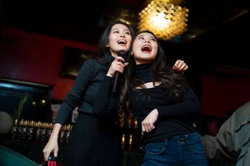 Karaoke Bikin Bahagia, Bukan Sekadar Hobi