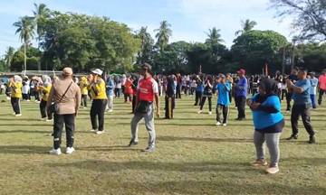 Masyarakat Desa Berakit Ramaikan Senam Sehat Bersama