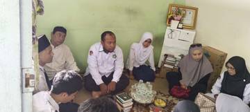 Siswa Kelas 8.5 MTsN Tanjungpinang Melakukan Takziah