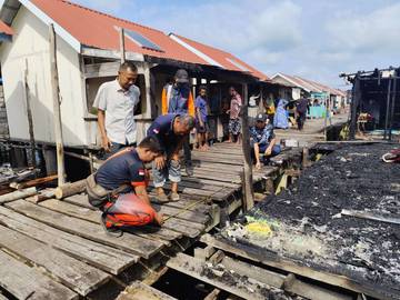 Rumah Kepala Dusun di Bakung Serumpun Hangus Terbakar
