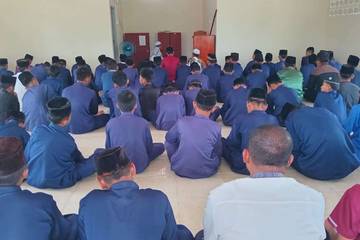 MTsN Lingga Salat Jumat Perdana di Musholla Nurussa’adah
