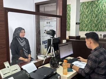 Layanan Paspor Simpatik Imigrasi Tanjung Uban Tuai Apresiasi