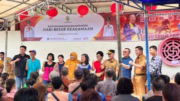 HAKKA Kepri dan Pemko Tanjungpinang Salurkan Sembako Imlek