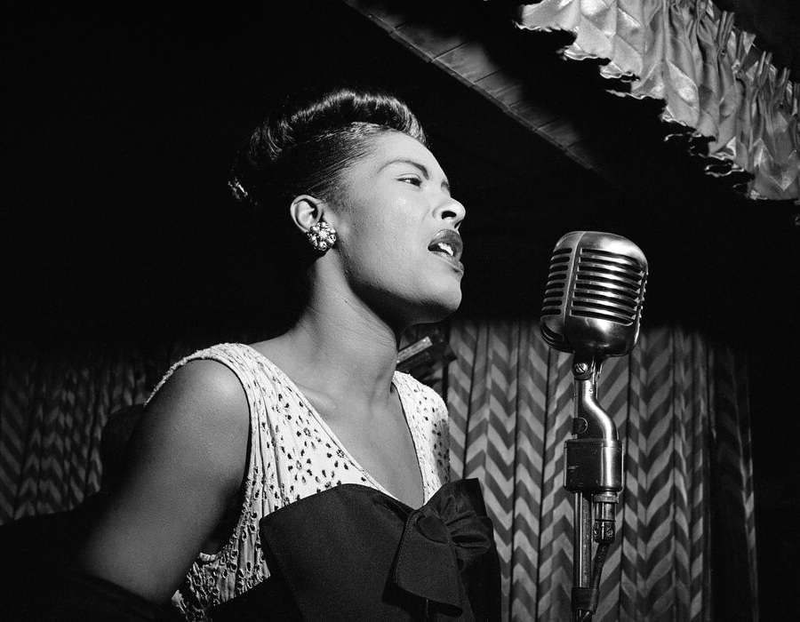 Billie Holiday dan “Gloomy Sunday”: Lagu Kontroversial Melegenda