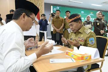 Gubernur Zainal bersama ASN Salurkan Zakat Melalui Baznas 