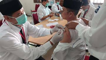 Kementerian Kesehatan Gelar Vaksinasi Meningitis Gratis Ke Petugas Haji