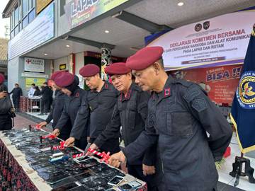 Deklarasi Komitmen Bersih Narkoba dan Alat Komunikasi Ilegal