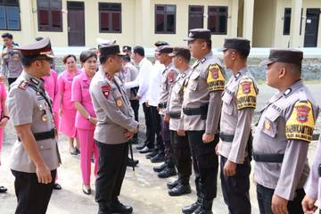 Pastikan Kondisi Personel di Polsek dalam Bertugas