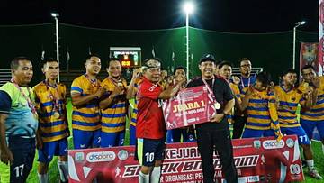 Kejuaraan Sepak Bola Mini Resmi Ditutup Gubernur
