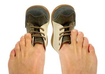 Terus Menggunakan Sepatu Sempit Bisa Picu Masalah Kesehatan