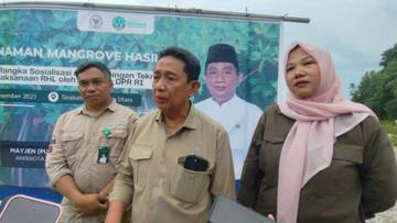 Hasan Saleh dan BPDAS Mahakam Berau Tanam Mangrove