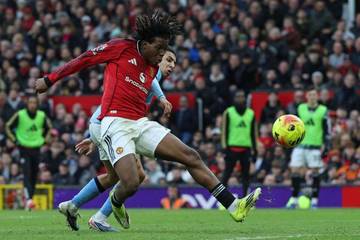 Manchester United meraih kemenangan penting atas rival sekotanya