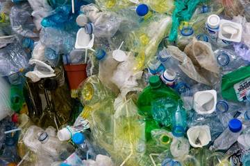 Terciptanya Plastik: Dari Sejarah Hingga Berujung Salah Kaprah