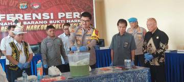 56 Tersangka Diciduk, Ribuan Ekstasi dan Sabu Dimusnahkan 