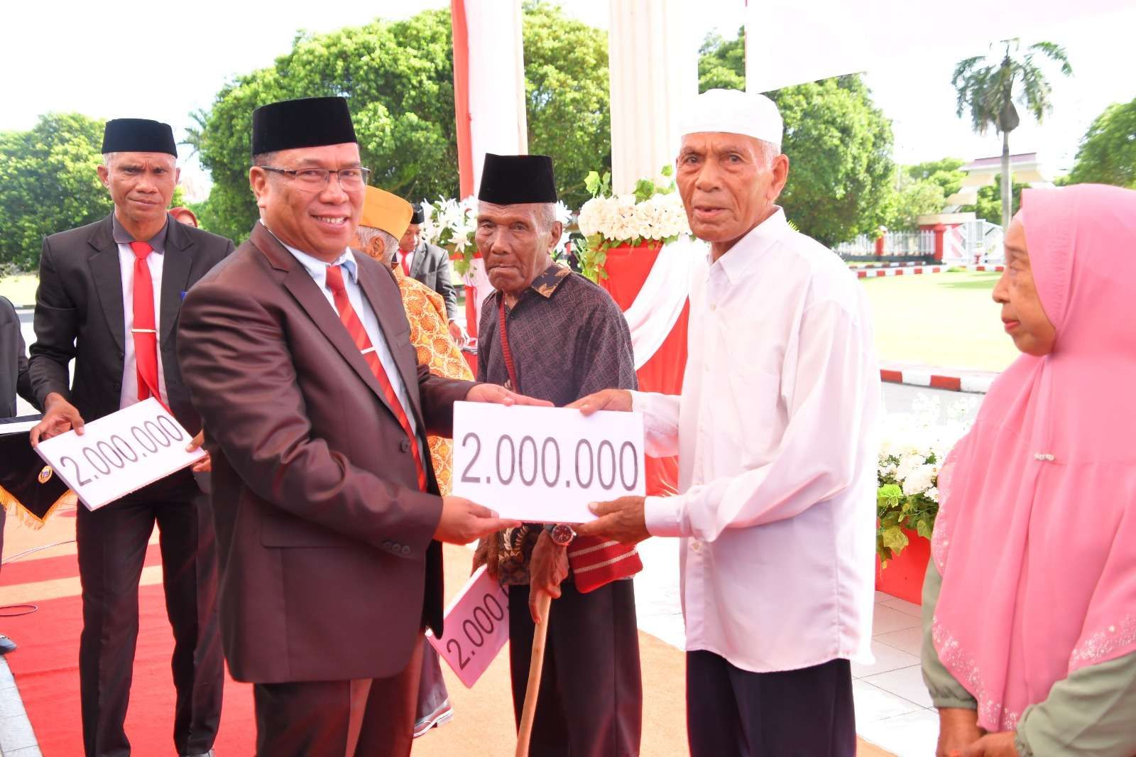 Pejuang Kemerdekaan dan Warakawuri di  Tikep Terima Dana Kehormatan