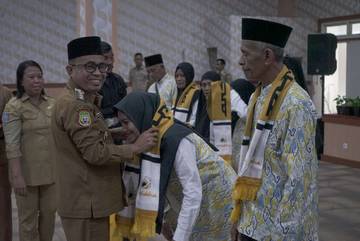 Pj. Bupati Morotai Lepas 12 Jamaah Umroh