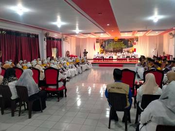 Wawali Lepas Jemaah Calon Haji Kota Tidore