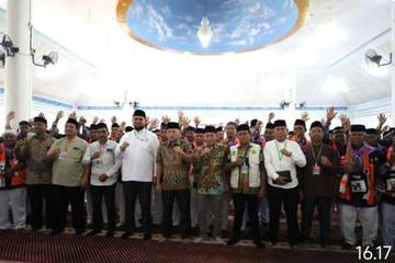 Bupati Halsel Bertemu JCH Sebelum Menuju Arab Saudi